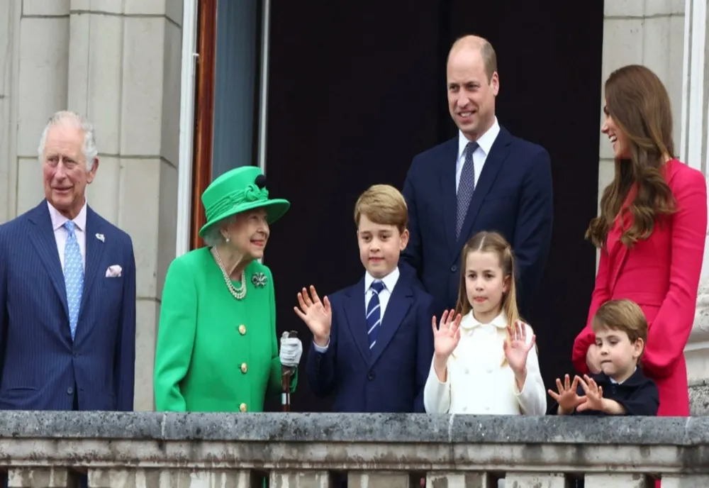 Apariție surpriză a Reginei Elisabeta a-II-a la balconul Palatului Buckingham