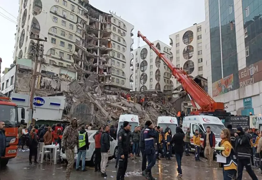Turcia, zguduită iar de cutremure puternice - Oamenii au ieșit pe străzi în Istanbul