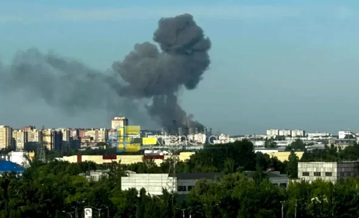Atac cu drone asupra orașului care găzduiește centrala nucleară Zaporojie. Patru oameni au murit, iar alți patru au fost răniți