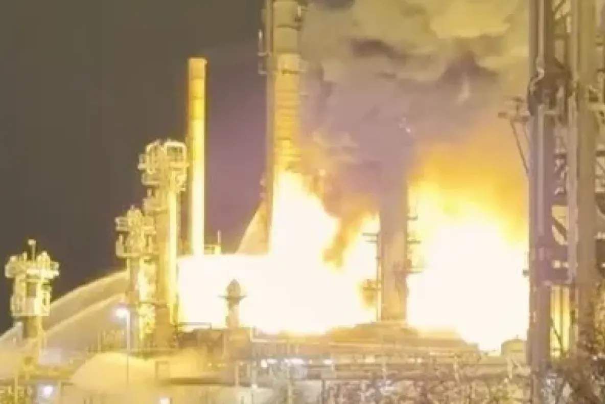 Ucraina atacă din nou în adâncul Rusiei: rafinăria cu o capacitate de 15 milioane de tone de petrol pe an, vizată două nopți la rând