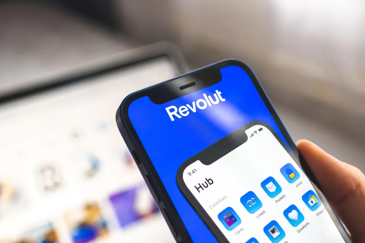 Probleme la Revolut în România și în alte țări. Aplicația nu funcționează pentru unii utilizatori, iar plățile cu cardul sunt refuzate