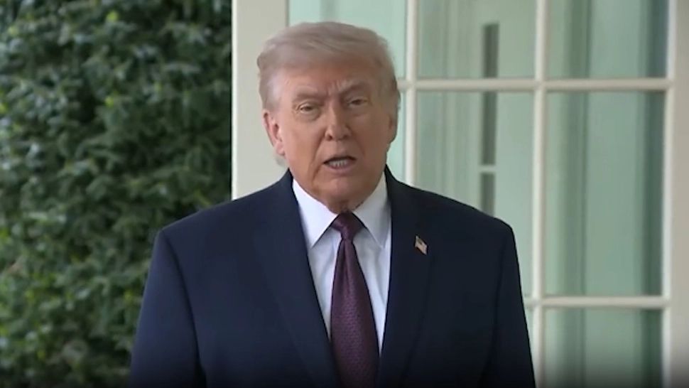 Donald Trump cere concedierea unui prezentator de televiziune după o glumă la adresa Primei Doamne