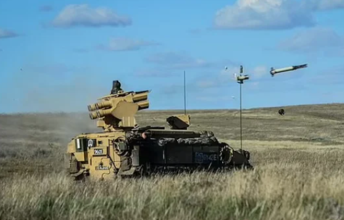 Marea Britanie va trimite în Ucraina blindate Stormer