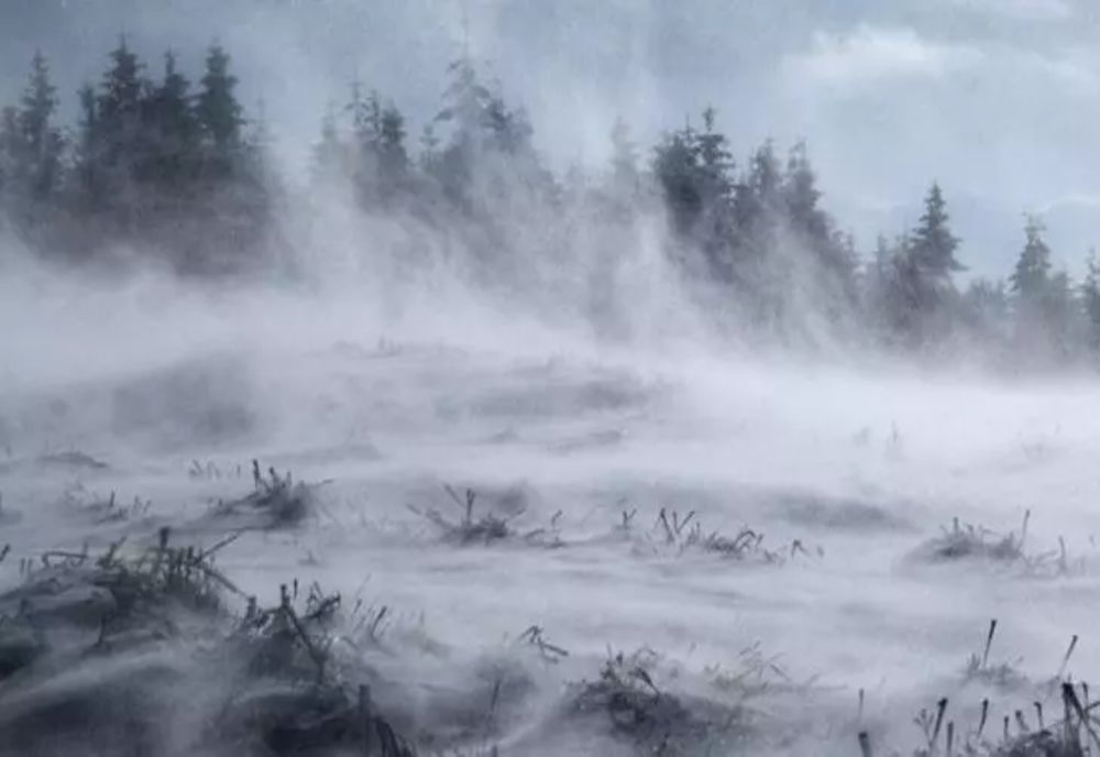 ANM: Codul roșu de viscol, prelungit până la ora 16 