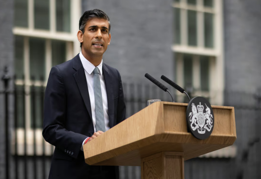 Premierul Marii Britanii anunță că va reintroduce serviciul militar obligatoriu