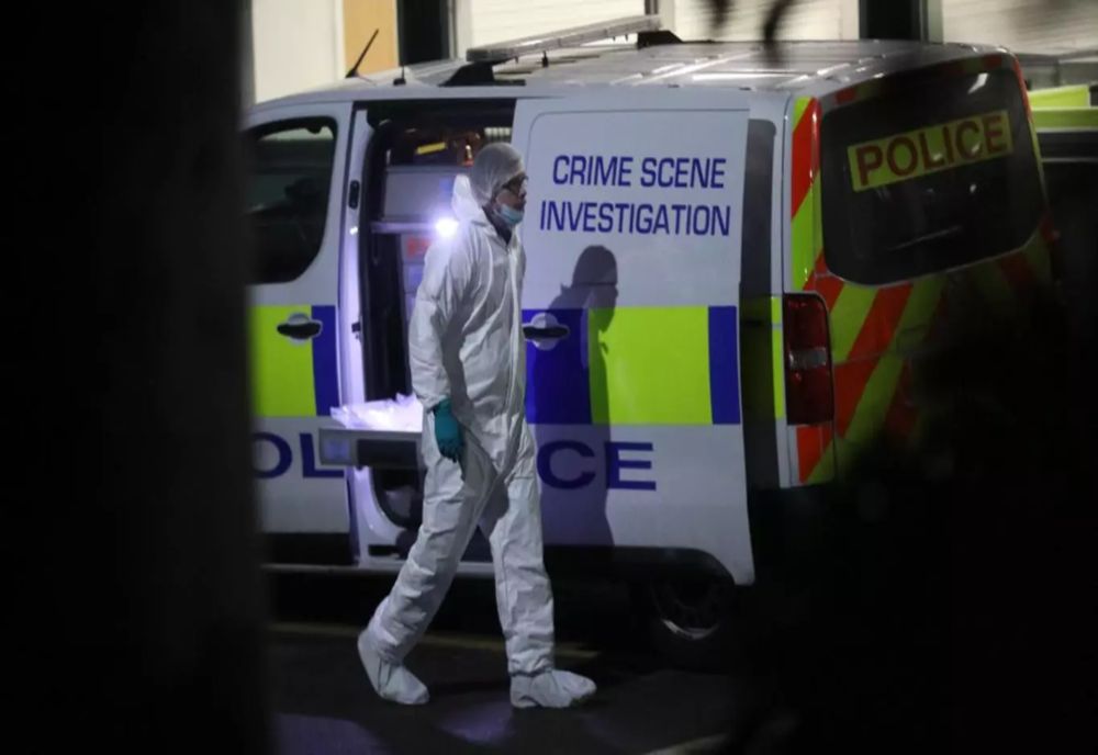 ADOLESCENT, ÎNJUNGHIAT MORTAL ÎNTR-UN LICEU DIN ANGLIA