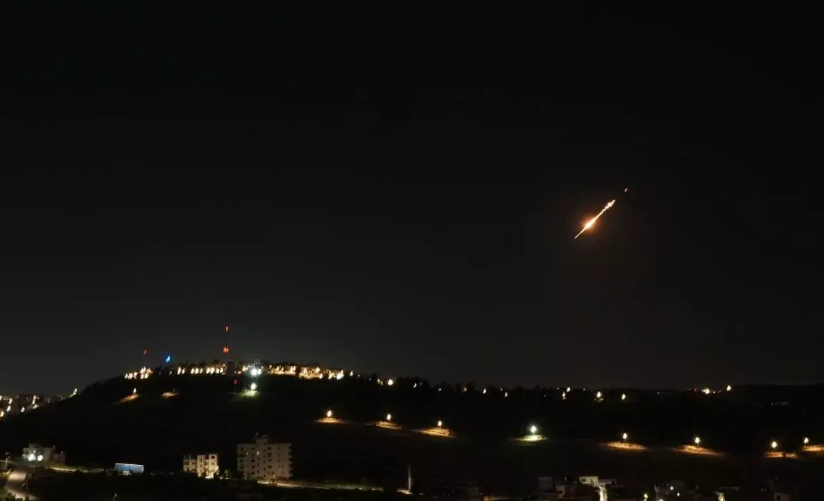 Război în Orientul Mijlociu. Noapte de foc în regiune: rachetă interceptată la Doha, raiduri israeliene în sudul Libanului