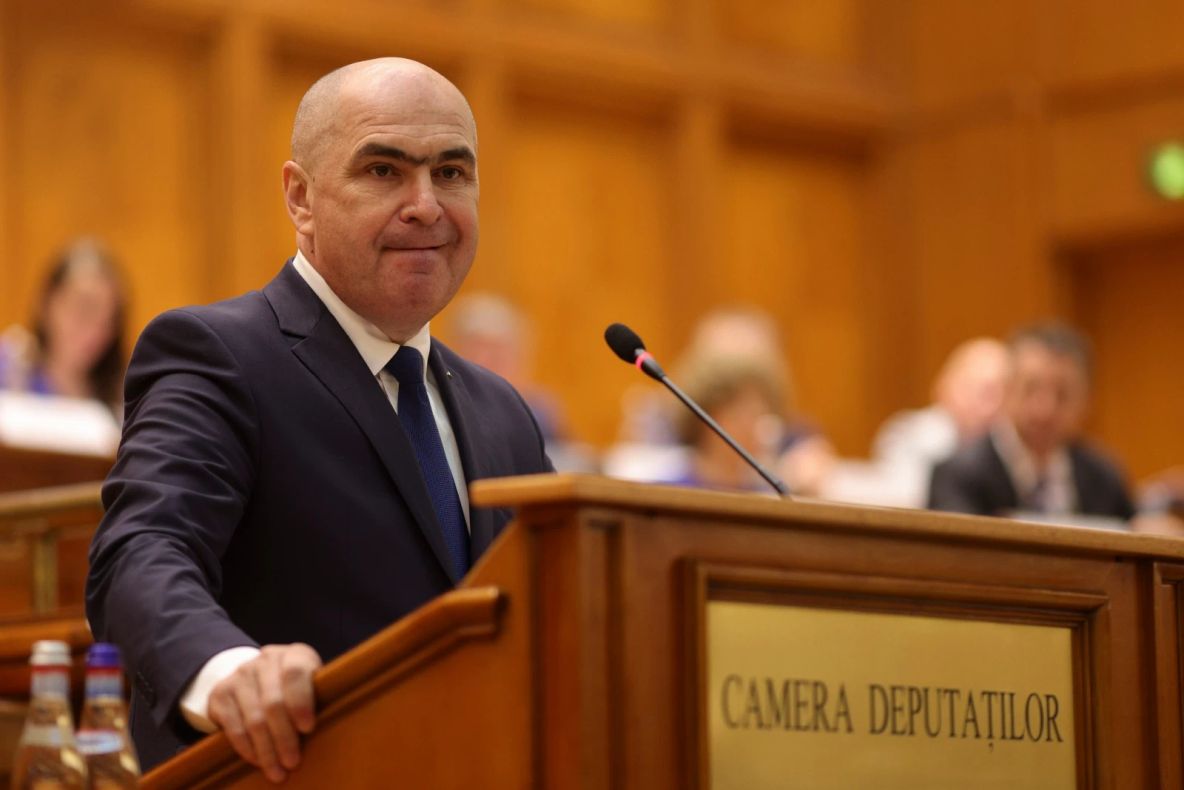 Cum a fost fabricat mitul salvatorului Bolojan. Analiza care zdruncină imaginea construită ani la rând