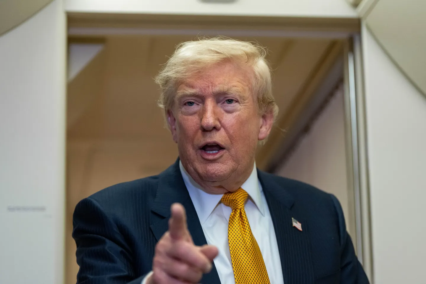 Trump condiționează prezența militară a SUA în Europa de soarta Groenlandei