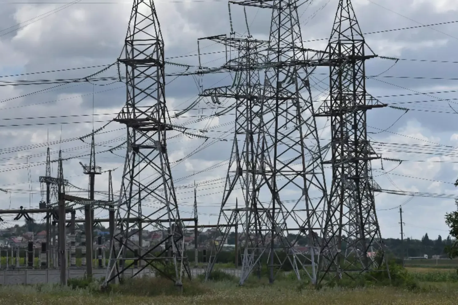 Prețul electricității pentru iarnă a crescut record în Europa, depășind nivelurile de după criza din 2022