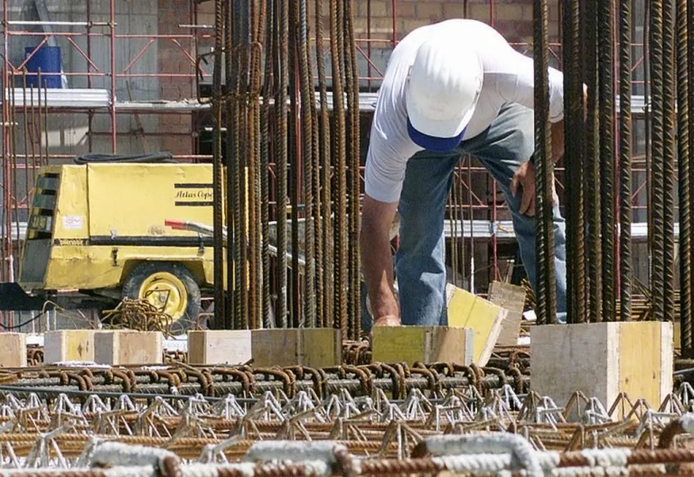 Angajații din construcții, protest în fața Guvernului
