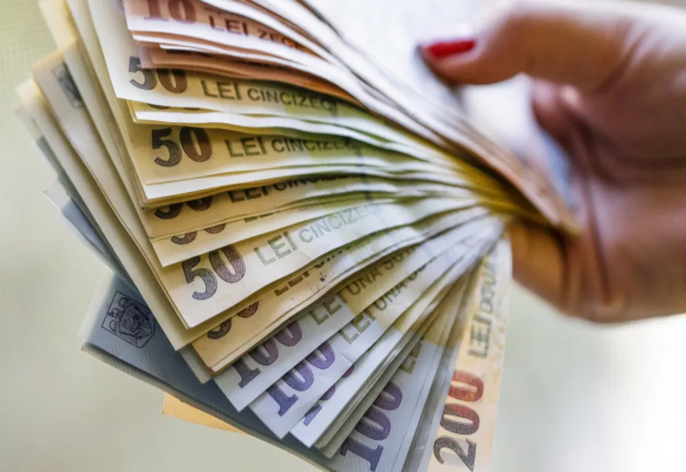 Scenariu-bombă pentru români! Salariile ar putea fi înghețate! AVERTISMENTUL specialiștilor