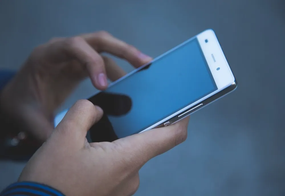 Cea mai bună metodă să-ți încarci telefonul mobil. Nu-l lăsa niciodată până ajunge la 100%!