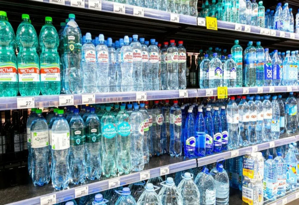 Pericolul uriaș din apa îmbuteliată în sticle de plastic