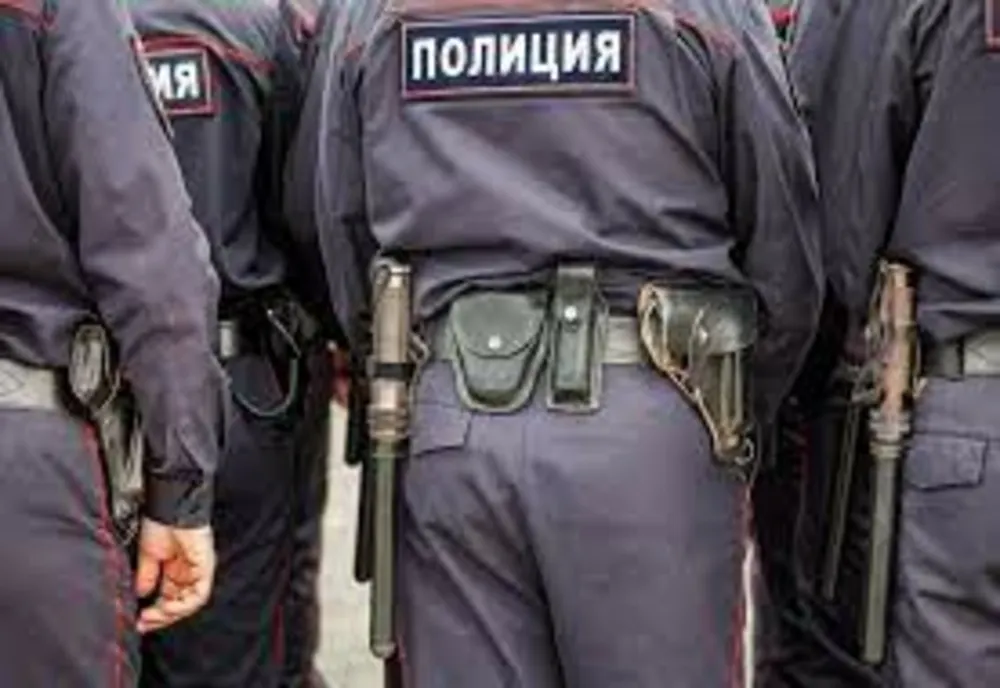 Jurnalist independent, bătut și amenințat cu violențe sexuale de polițiști din Rusia. Alți patru au fost arestați