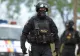 Cinci persoane urmărite internațional, aduse în România de Poliția Română